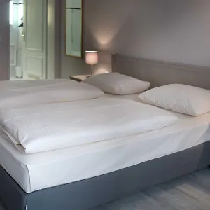 https://hotel-deutsches-theater-munich.getmunichhotels.com
